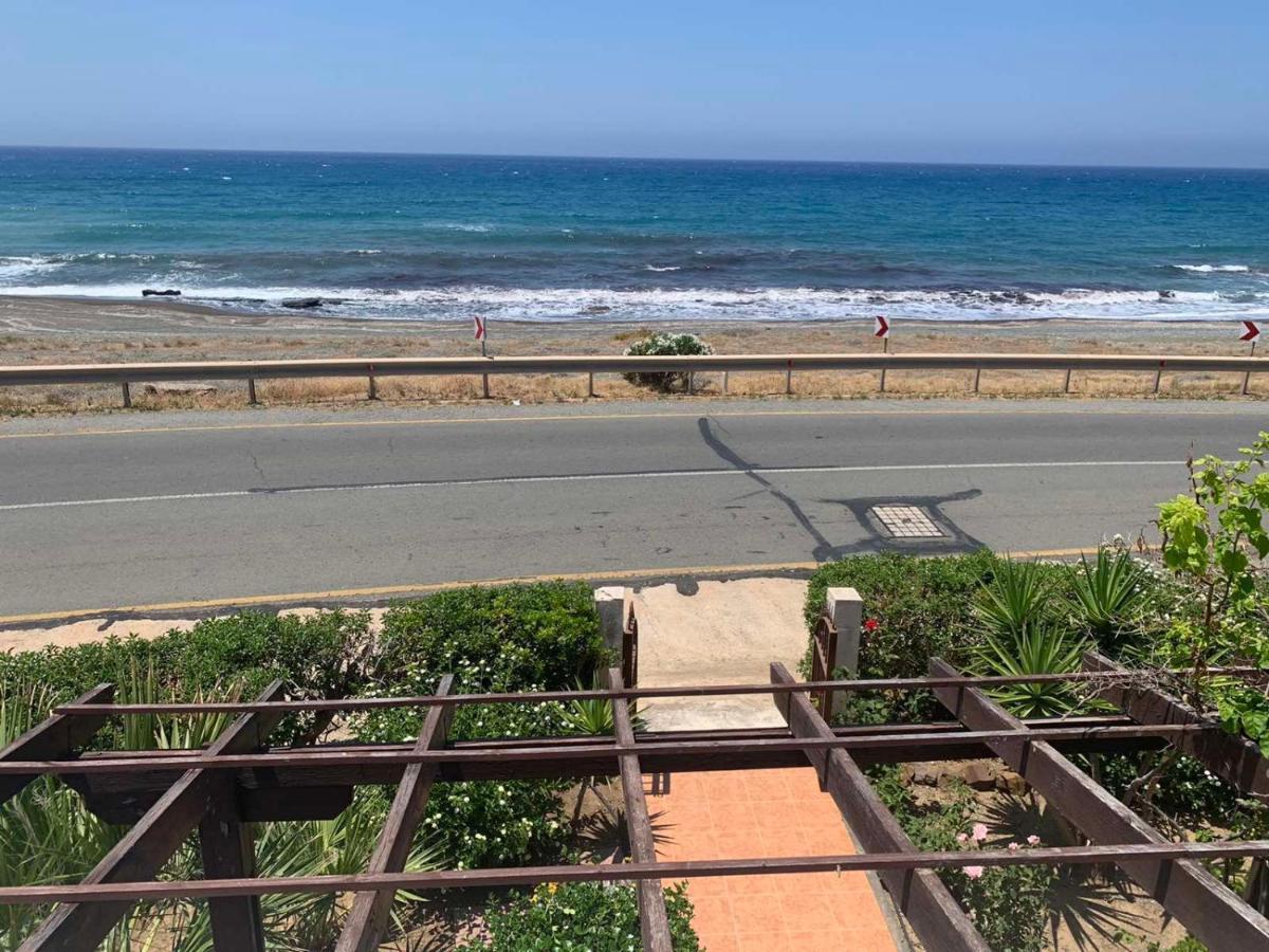 Spiti Damianos Villa Beachfront Pomos Bagian luar foto