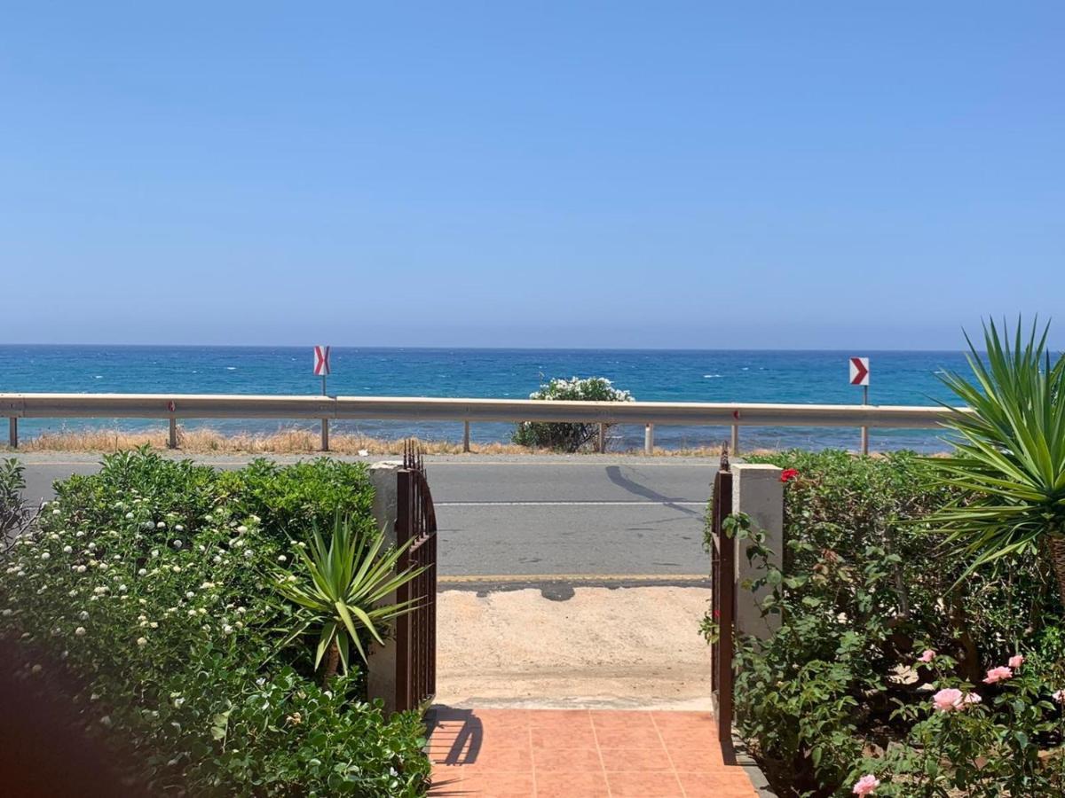 Spiti Damianos Villa Beachfront Pomos Bagian luar foto