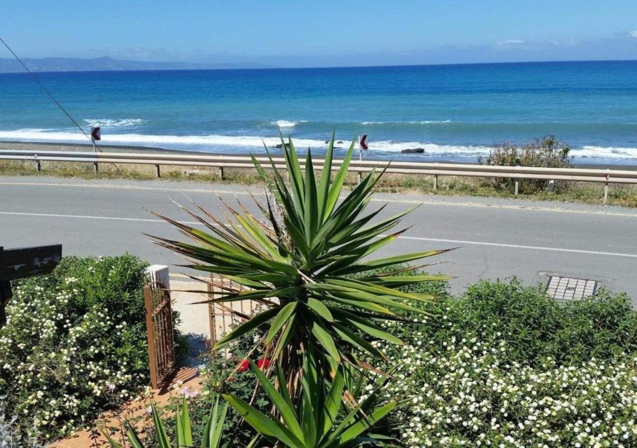 Spiti Damianos Villa Beachfront Pomos Bagian luar foto